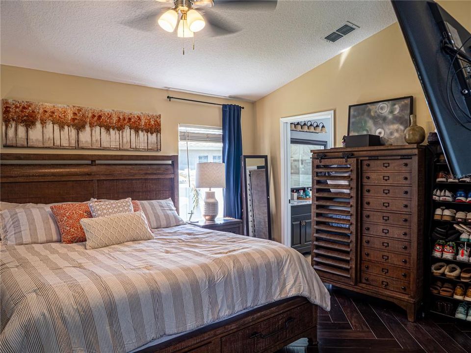 For Sale: $570,000 (3 beds, 2 baths, 2005 Square Feet)