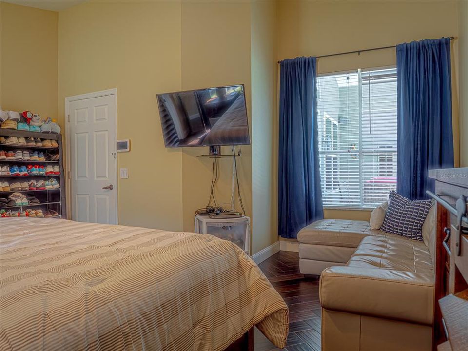 For Sale: $570,000 (3 beds, 2 baths, 2005 Square Feet)