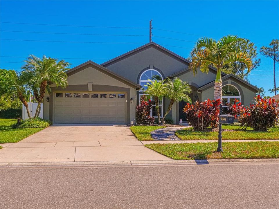 For Sale: $570,000 (3 beds, 2 baths, 2005 Square Feet)