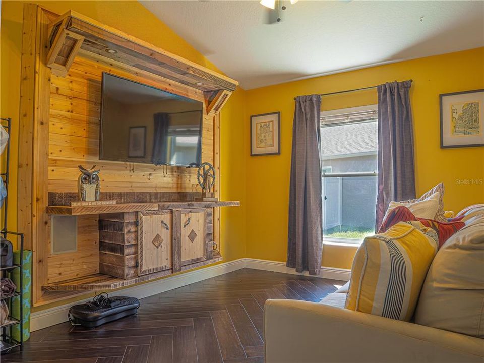 For Sale: $570,000 (3 beds, 2 baths, 2005 Square Feet)