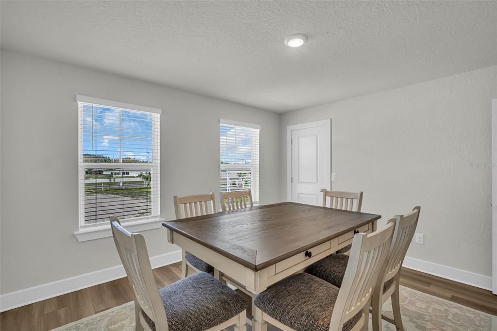 待售: $400,629 (4 贝兹, 2 浴室, 2038 平方英尺)