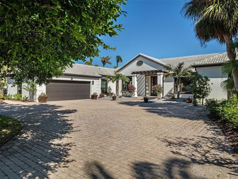 Active With Contract: $4,400,000 (4 beds, 3 baths, 3273 Square Feet)