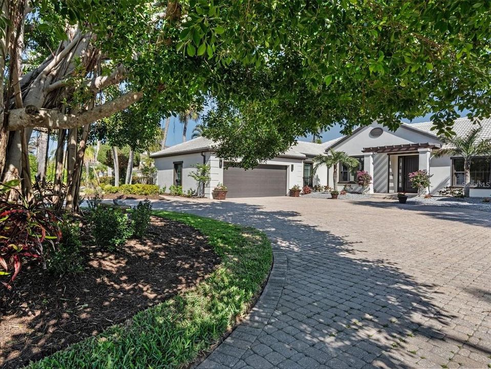 Active With Contract: $4,400,000 (4 beds, 3 baths, 3273 Square Feet)