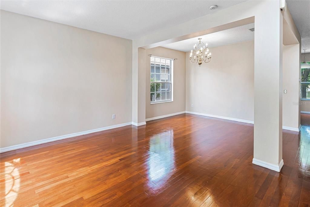 En Renta: $2,799 (4 camas, 2 baños, 2438 Pies cuadrados)