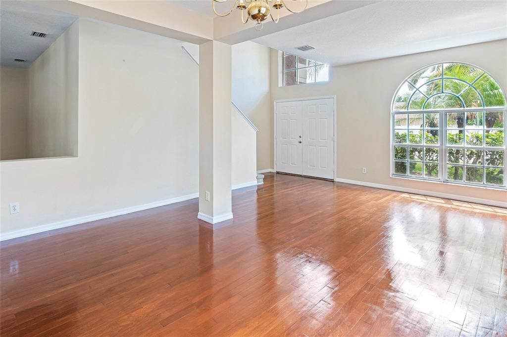 En Renta: $2,799 (4 camas, 2 baños, 2438 Pies cuadrados)