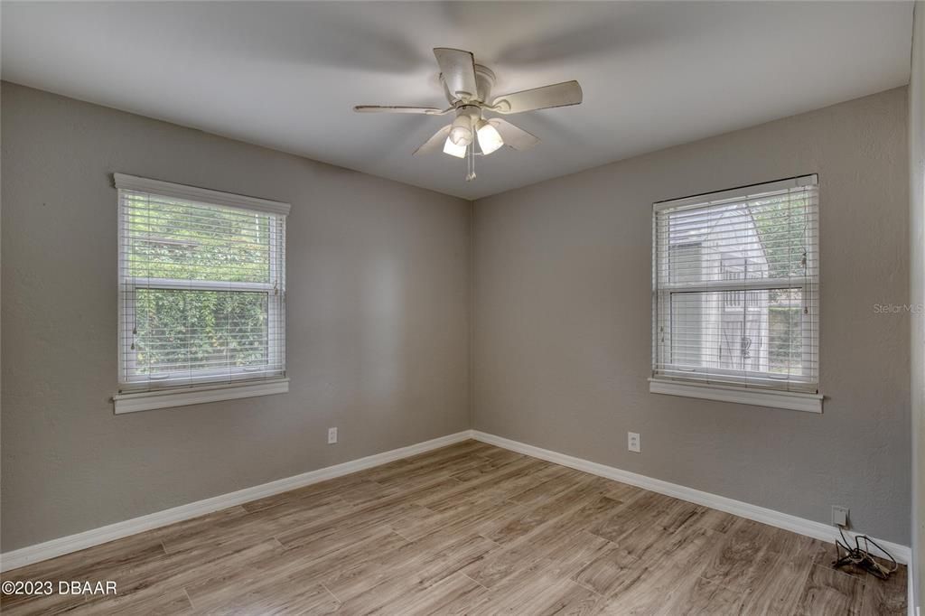 На продажу: $192,400 (2 спален, 1 ванн, 784 Квадратных фут)