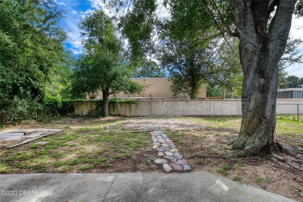 На продажу: $192,400 (2 спален, 1 ванн, 784 Квадратных фут)