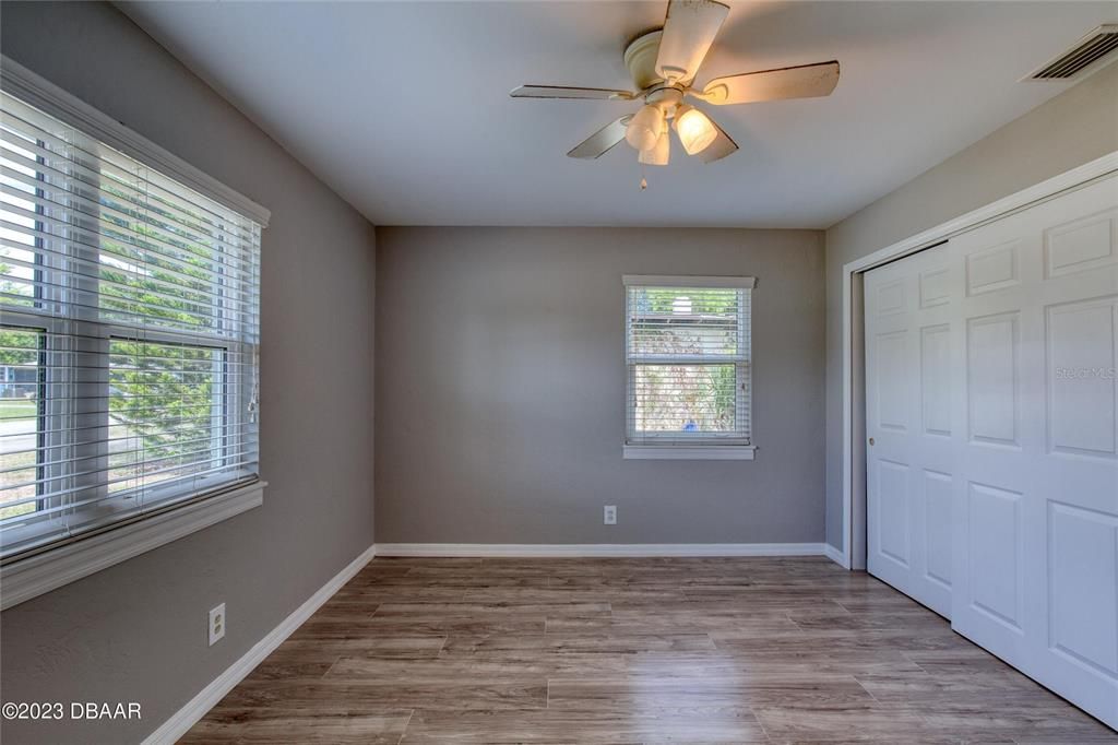 На продажу: $192,400 (2 спален, 1 ванн, 784 Квадратных фут)