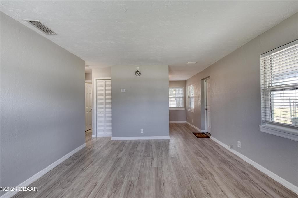 На продажу: $192,400 (2 спален, 1 ванн, 784 Квадратных фут)