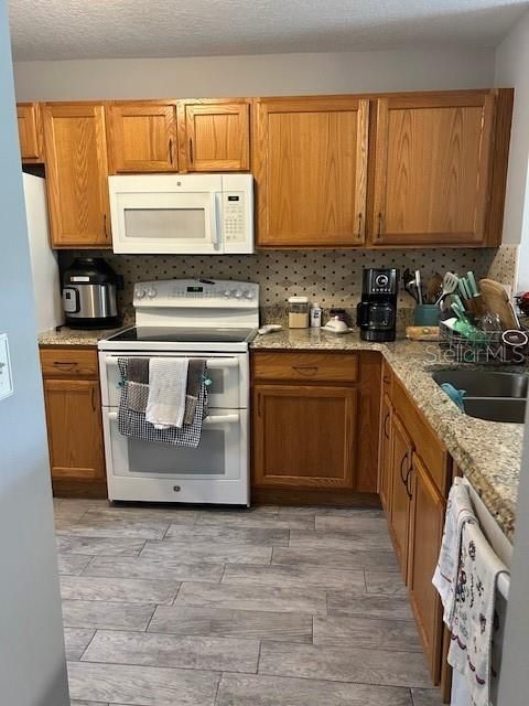 For Sale: $220,000 (2 beds, 2 baths, 1240 Square Feet)