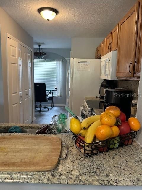 For Sale: $220,000 (2 beds, 2 baths, 1240 Square Feet)