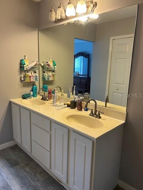 For Sale: $220,000 (2 beds, 2 baths, 1240 Square Feet)