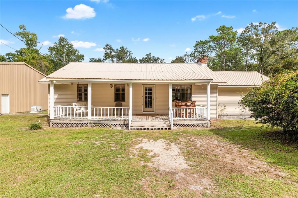 合同活跃: $375,000 (3 贝兹, 2 浴室, 1836 平方英尺)