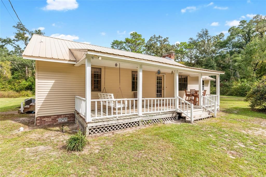 合同活跃: $375,000 (3 贝兹, 2 浴室, 1836 平方英尺)