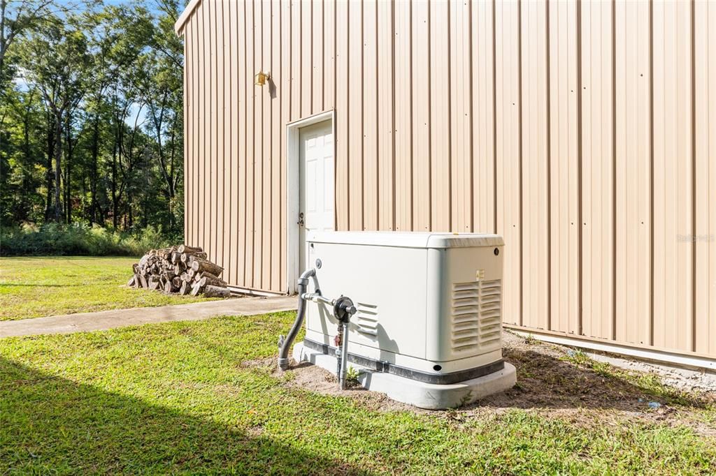 合同活跃: $375,000 (3 贝兹, 2 浴室, 1836 平方英尺)