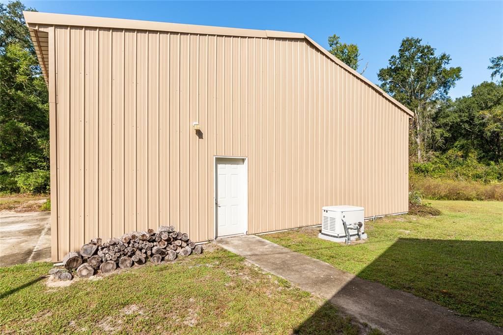 合同活跃: $375,000 (3 贝兹, 2 浴室, 1836 平方英尺)