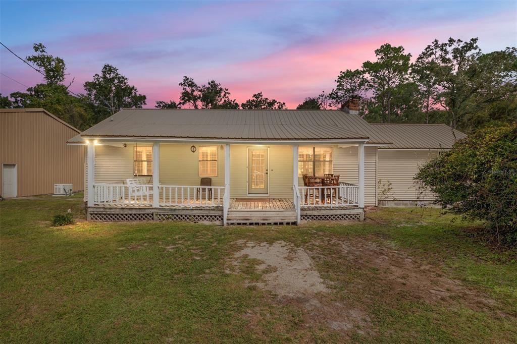 合同活跃: $375,000 (3 贝兹, 2 浴室, 1836 平方英尺)