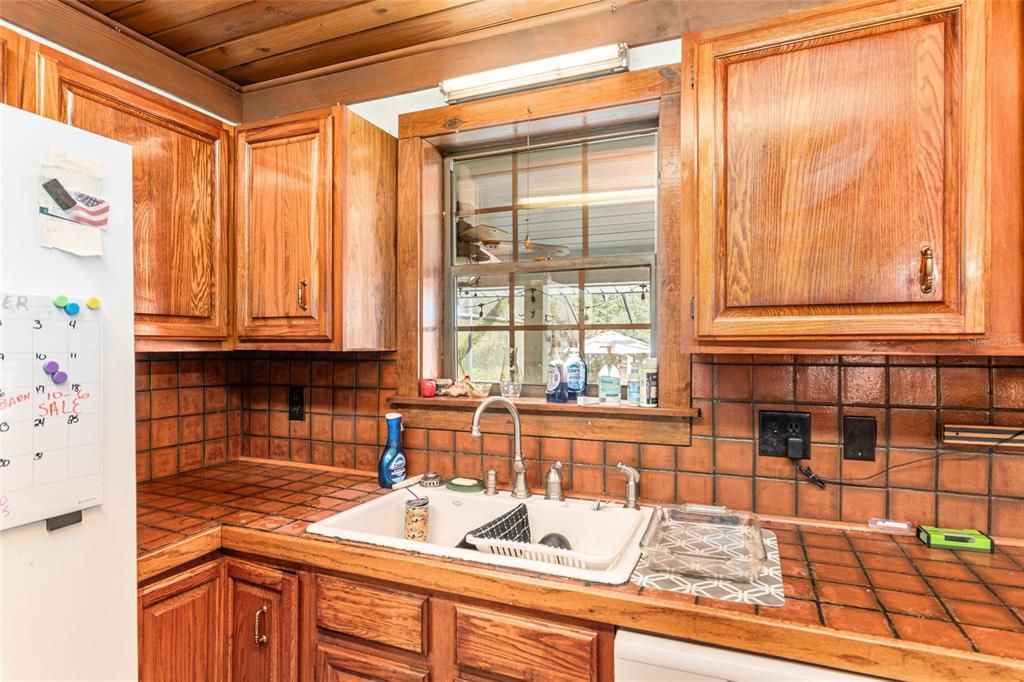 合同活跃: $375,000 (3 贝兹, 2 浴室, 1836 平方英尺)