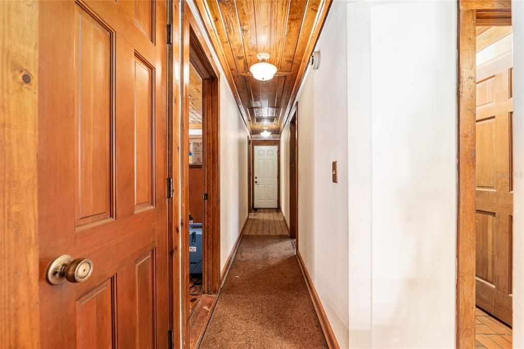 合同活跃: $375,000 (3 贝兹, 2 浴室, 1836 平方英尺)