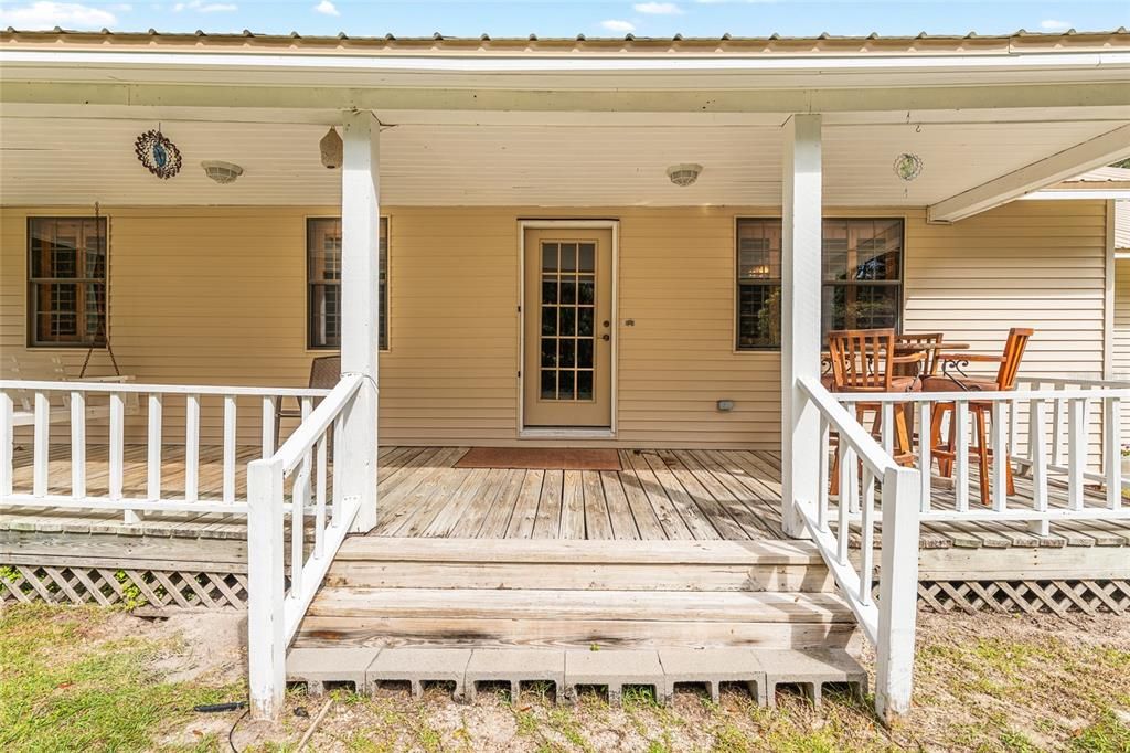 合同活跃: $375,000 (3 贝兹, 2 浴室, 1836 平方英尺)