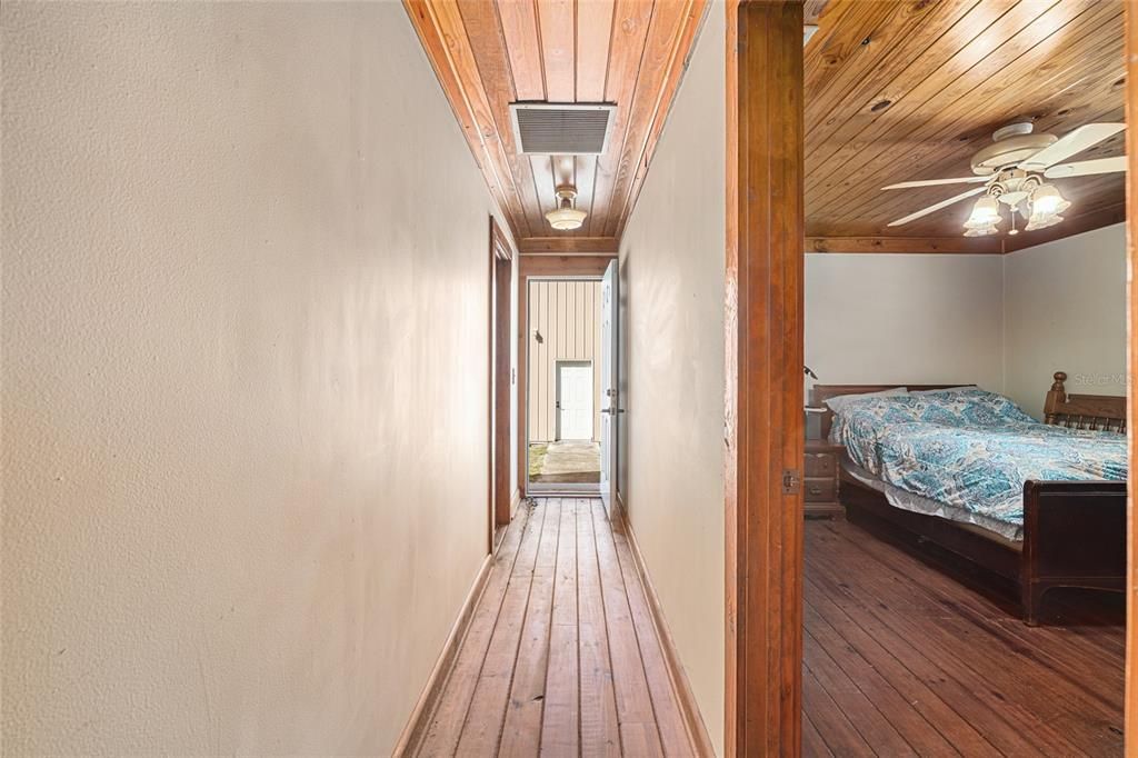 合同活跃: $375,000 (3 贝兹, 2 浴室, 1836 平方英尺)