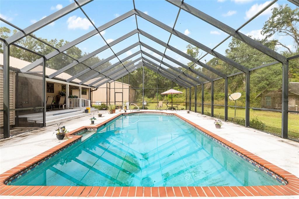 合同活跃: $375,000 (3 贝兹, 2 浴室, 1836 平方英尺)