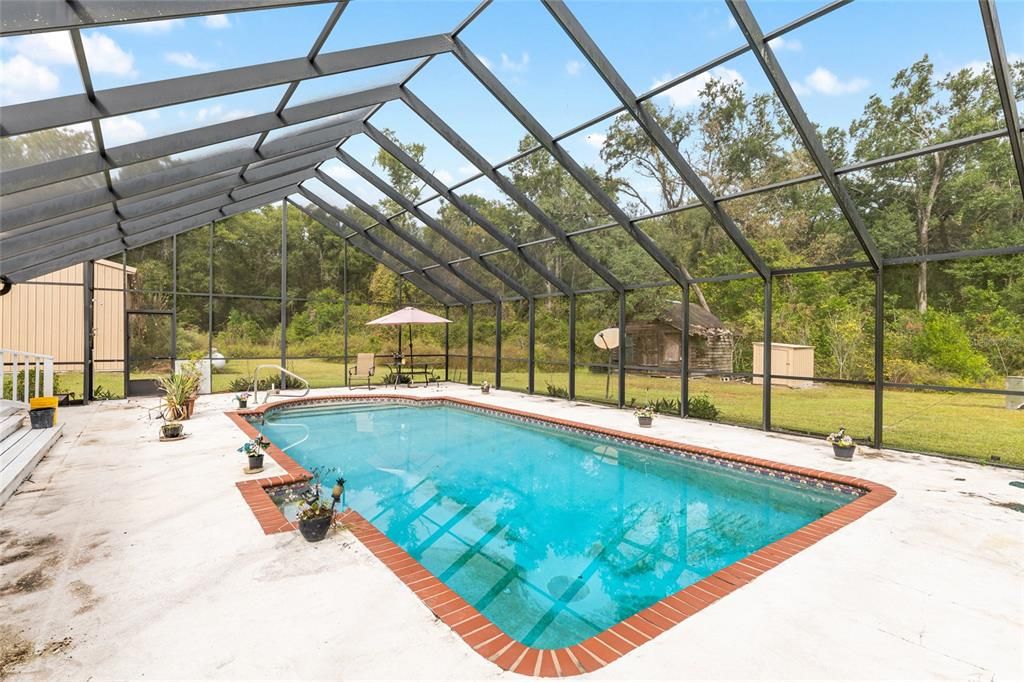 合同活跃: $375,000 (3 贝兹, 2 浴室, 1836 平方英尺)