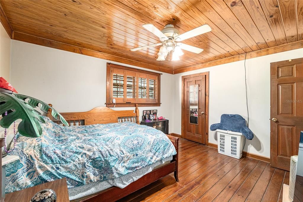 合同活跃: $375,000 (3 贝兹, 2 浴室, 1836 平方英尺)