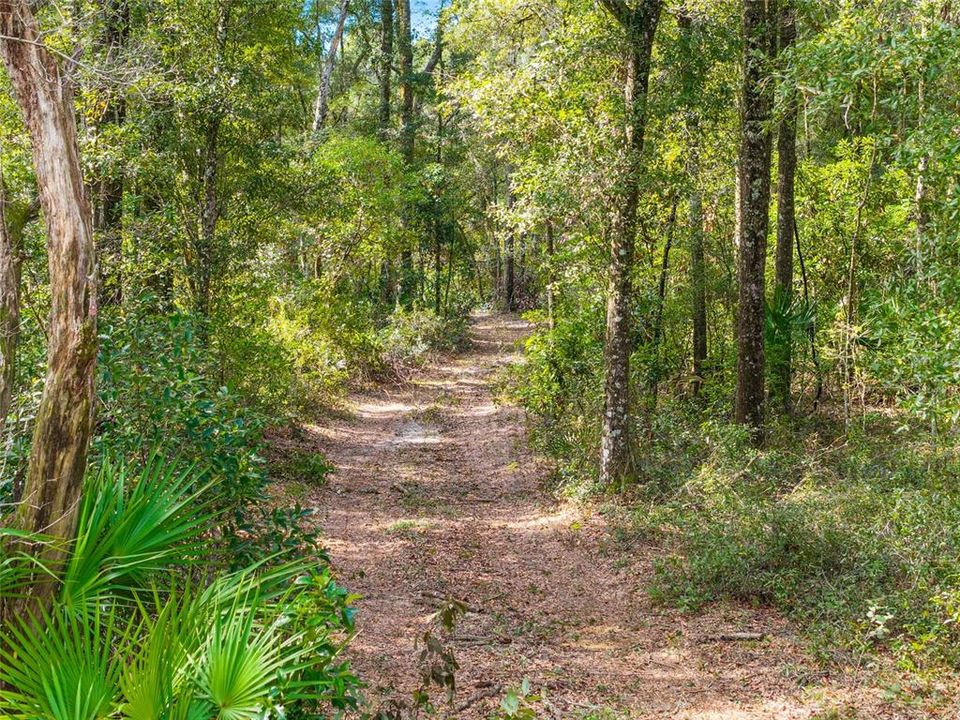 合同活跃: $375,000 (3 贝兹, 2 浴室, 1836 平方英尺)