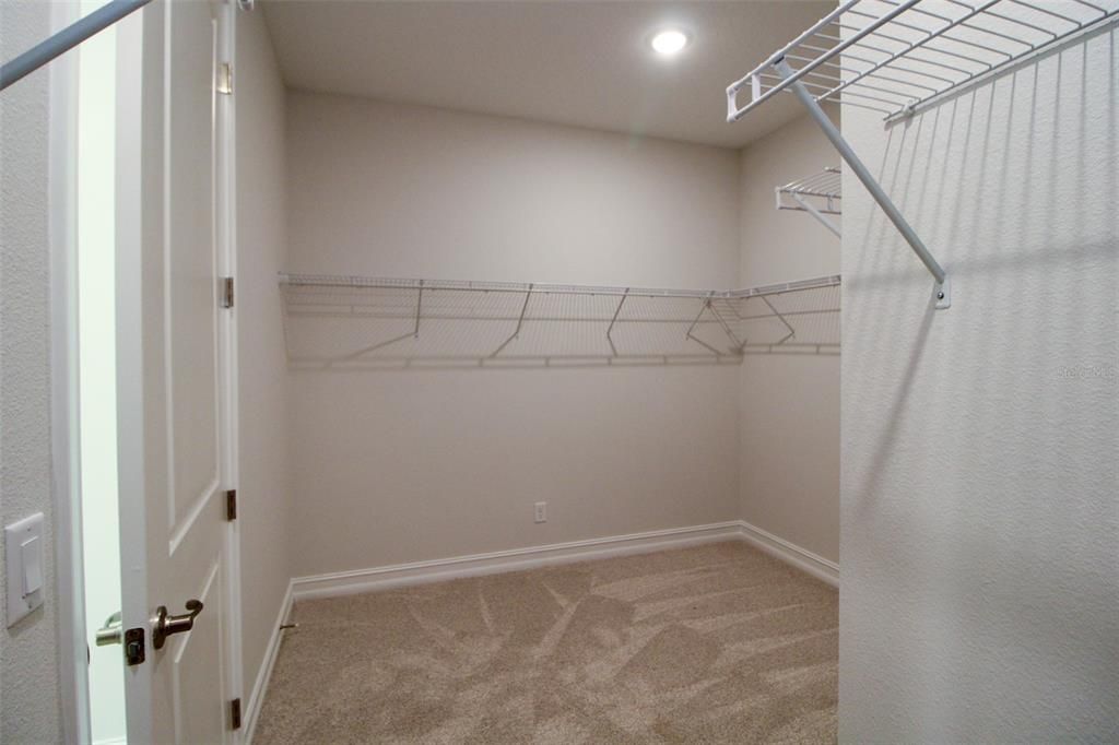 For Sale: $465,000 (3 beds, 3 baths, 2280 Square Feet)