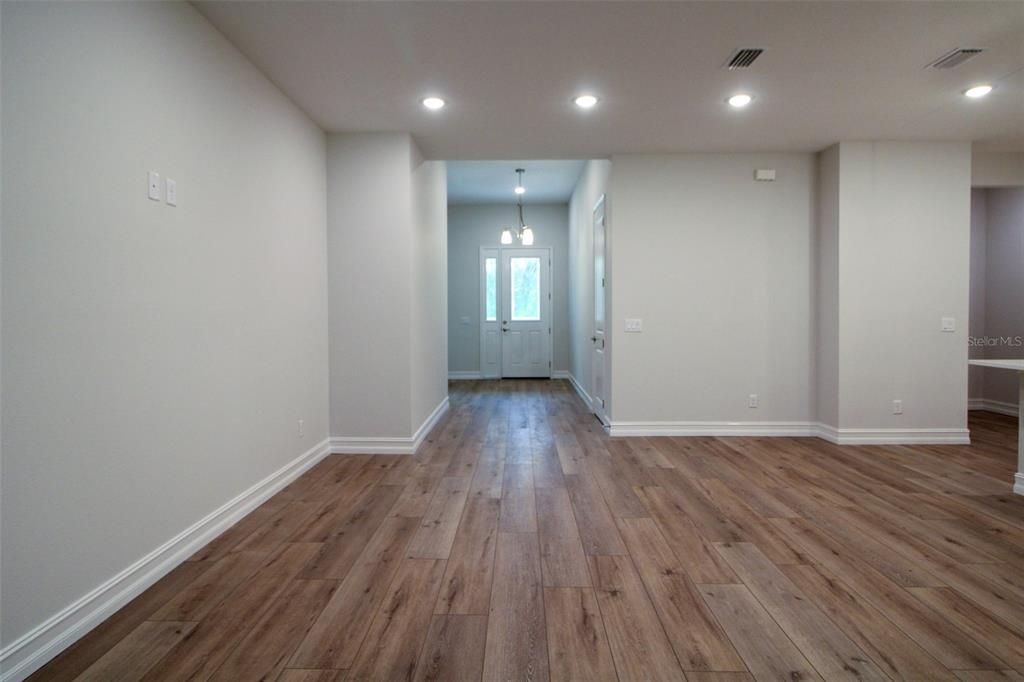 For Sale: $465,000 (3 beds, 3 baths, 2280 Square Feet)