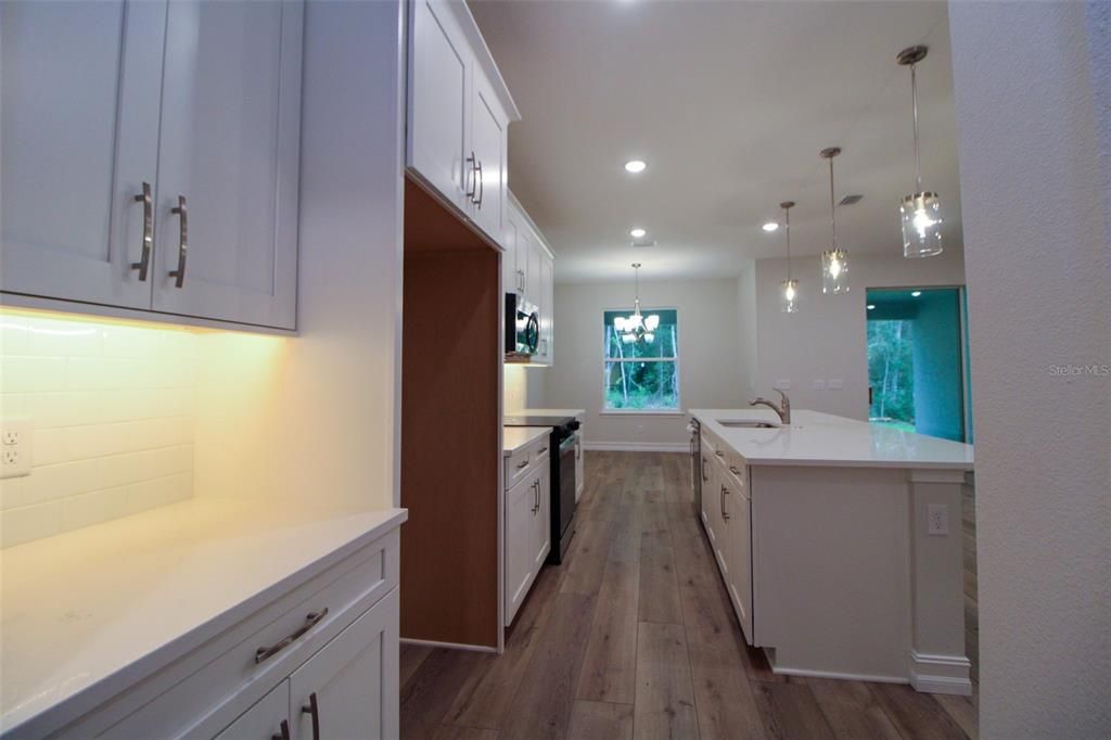 For Sale: $465,000 (3 beds, 3 baths, 2280 Square Feet)