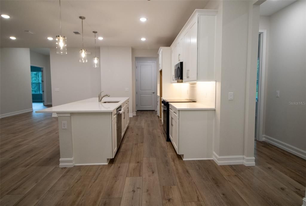 For Sale: $465,000 (3 beds, 3 baths, 2280 Square Feet)