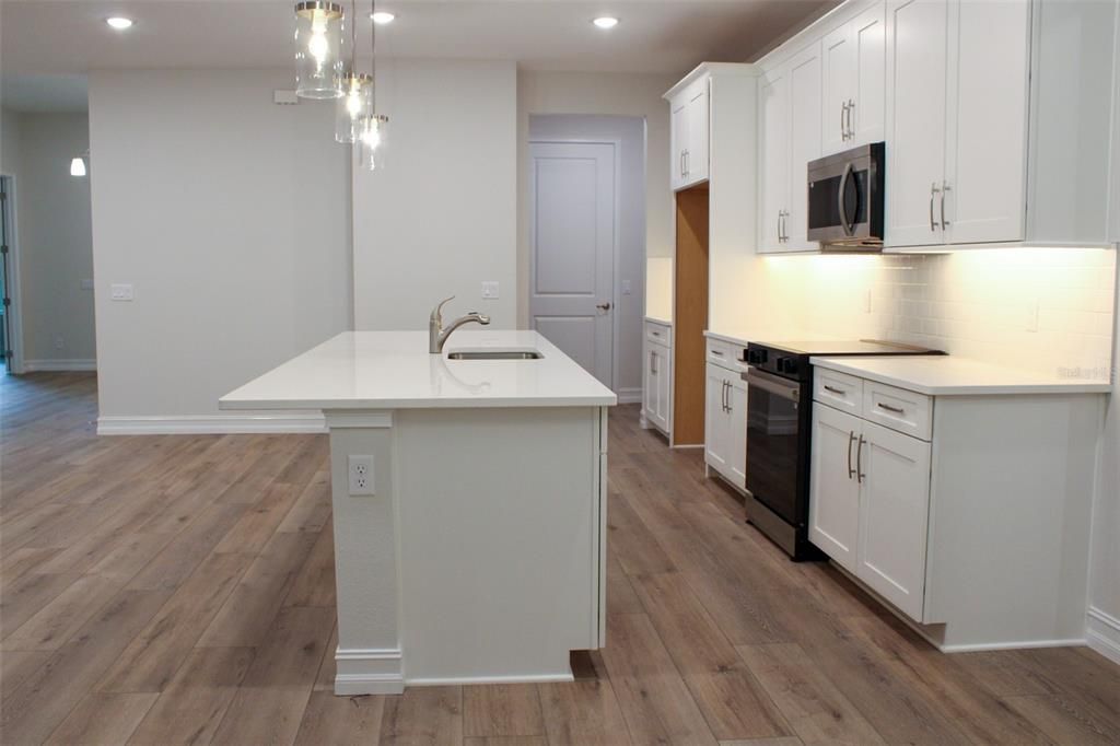 For Sale: $465,000 (3 beds, 3 baths, 2280 Square Feet)