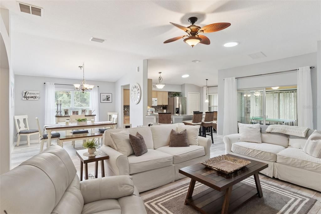 Под контрактом: $325,000 (2 спален, 2 ванн, 1440 Квадратных фут)