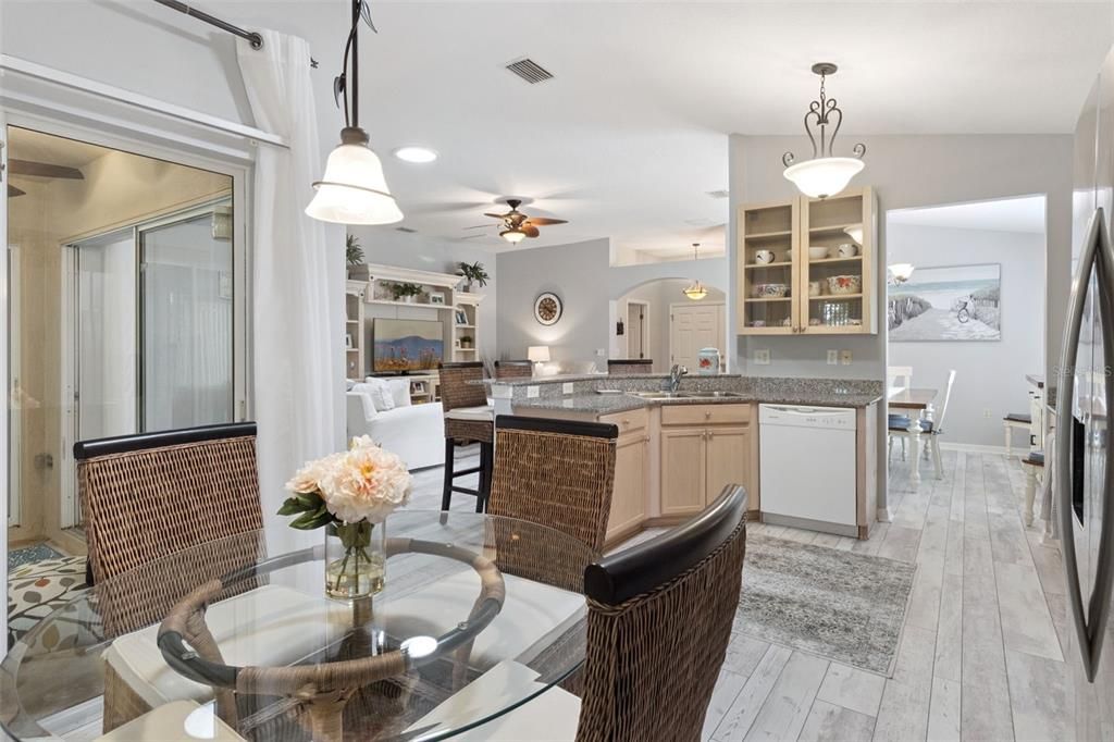 Под контрактом: $325,000 (2 спален, 2 ванн, 1440 Квадратных фут)