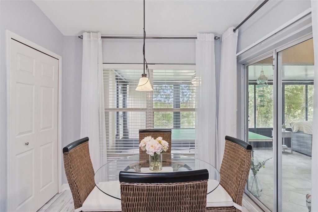 Под контрактом: $325,000 (2 спален, 2 ванн, 1440 Квадратных фут)