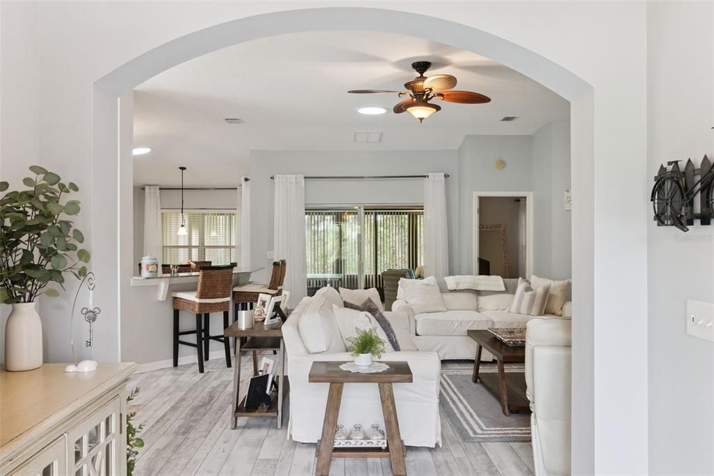 Под контрактом: $325,000 (2 спален, 2 ванн, 1440 Квадратных фут)