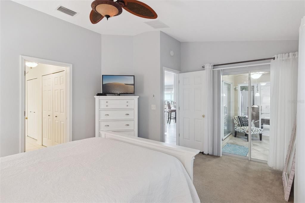 Под контрактом: $325,000 (2 спален, 2 ванн, 1440 Квадратных фут)