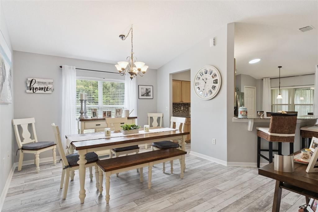 Под контрактом: $325,000 (2 спален, 2 ванн, 1440 Квадратных фут)