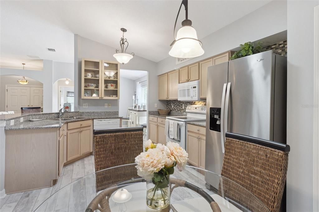 Под контрактом: $325,000 (2 спален, 2 ванн, 1440 Квадратных фут)