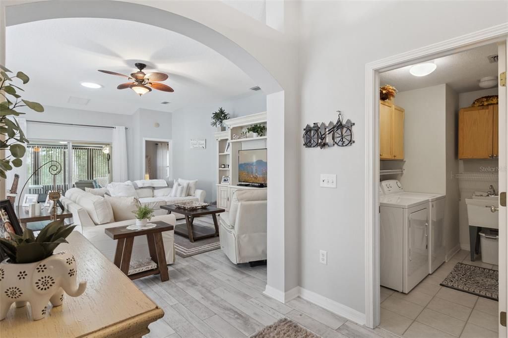 Под контрактом: $325,000 (2 спален, 2 ванн, 1440 Квадратных фут)