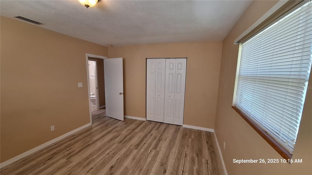 Active With Contract: $185,000 (3 beds, 1 baths, 1286 Square Feet)