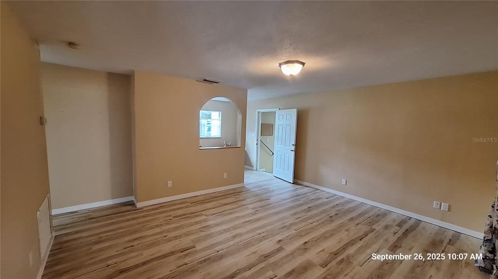 Active With Contract: $185,000 (3 beds, 1 baths, 1286 Square Feet)