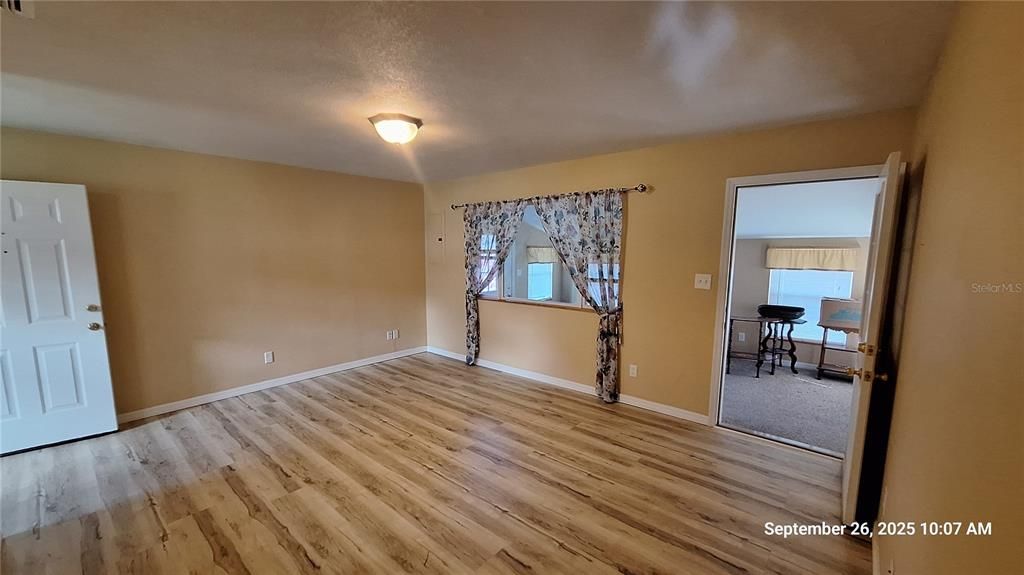 Active With Contract: $185,000 (3 beds, 1 baths, 1286 Square Feet)