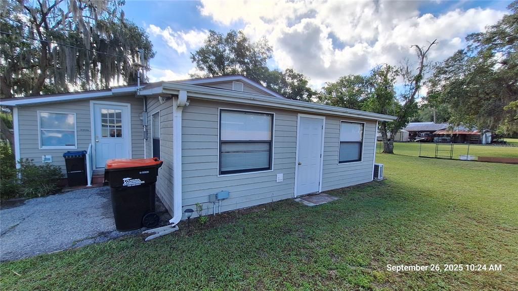 Active With Contract: $185,000 (3 beds, 1 baths, 1286 Square Feet)