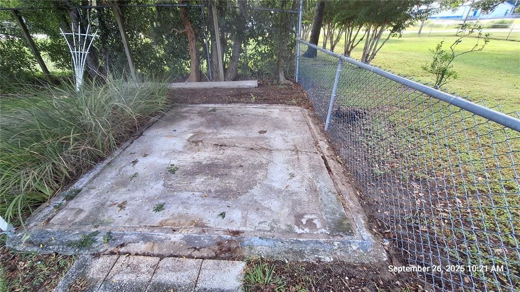 Active With Contract: $185,000 (3 beds, 1 baths, 1286 Square Feet)