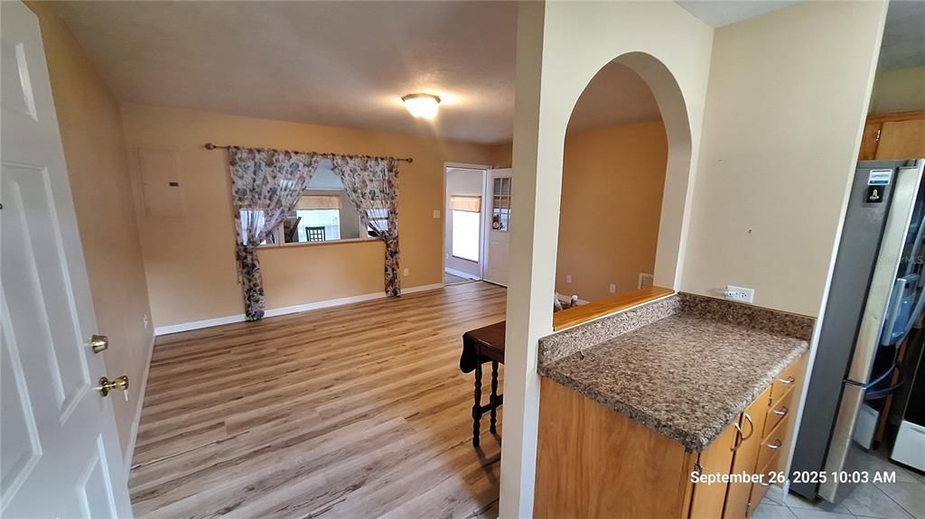 Active With Contract: $185,000 (3 beds, 1 baths, 1286 Square Feet)