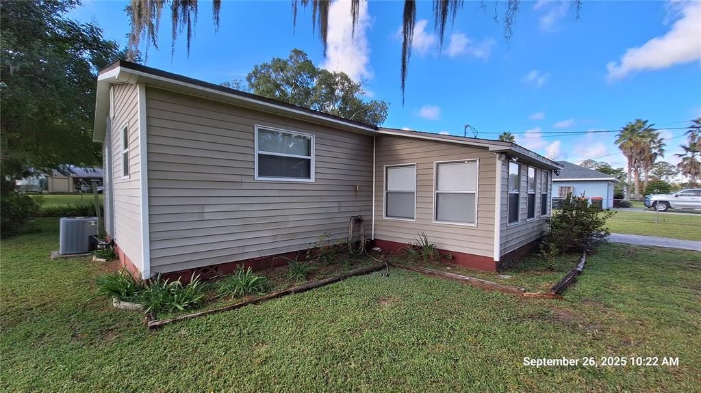 Active With Contract: $185,000 (3 beds, 1 baths, 1286 Square Feet)