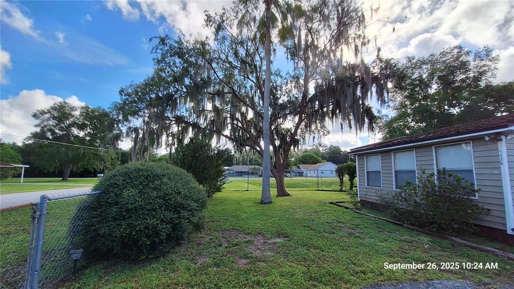 Active With Contract: $185,000 (3 beds, 1 baths, 1286 Square Feet)